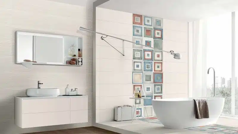 bagno-moderno-con-rivestimento-doccia-originale