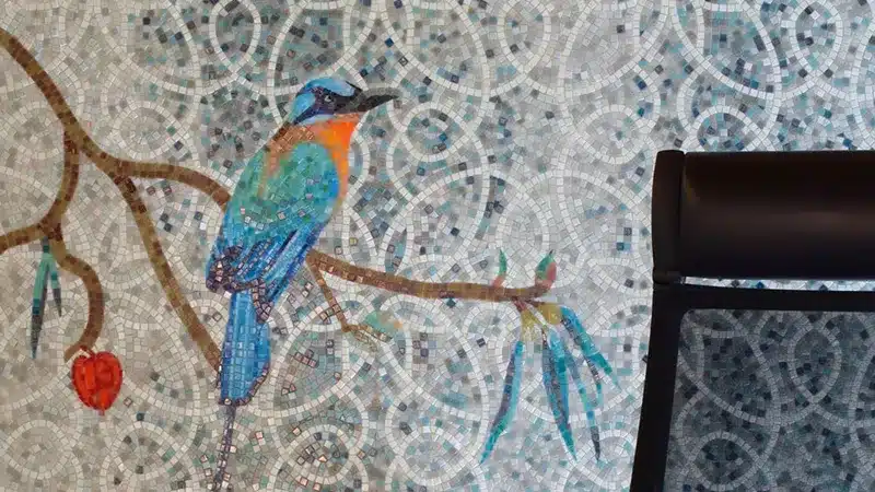 mosaico-con-dettaglio-di-uccello-per-studio-professionale-varese
