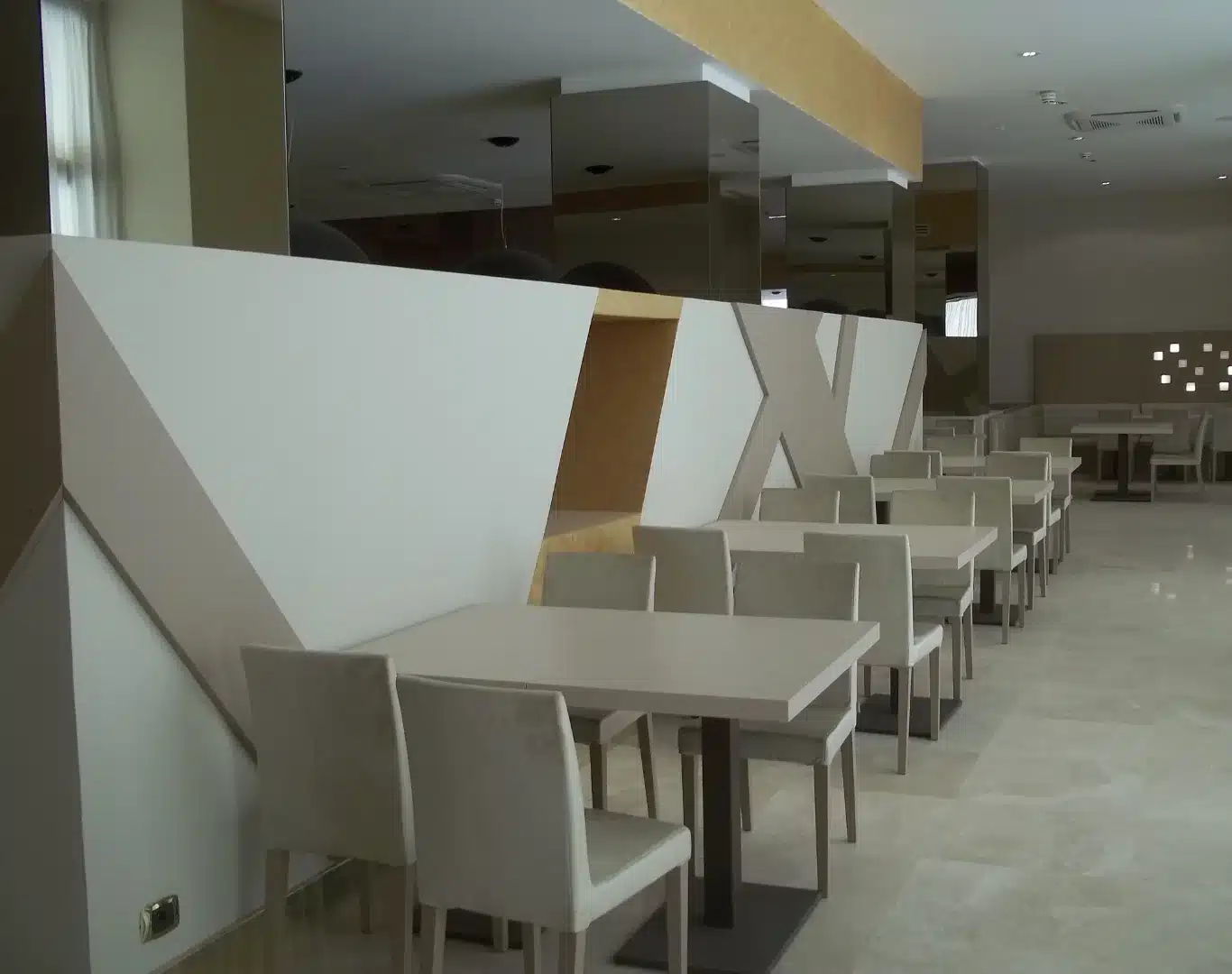 Rivestimento e pavimento per locale