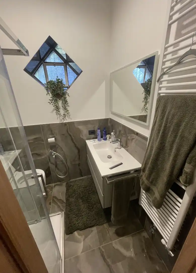 Superfici in gres effetto marmo per bagno