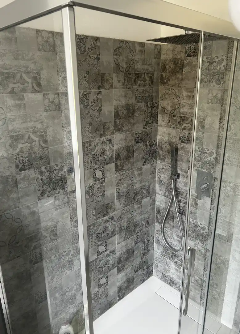 Rivestimento doccia moderna